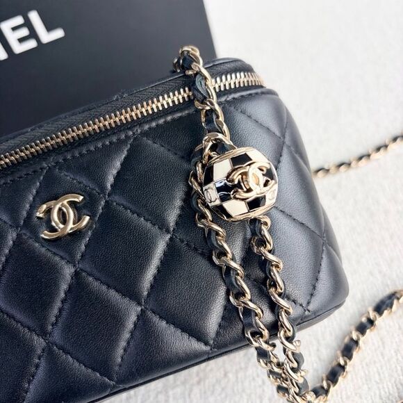 Chanel Women Pre-Loved Bag Very Good Condition - Picture 7 of 9